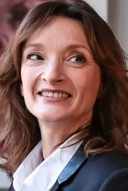 Portrait souriant de Nadine Prod’homme, avocate