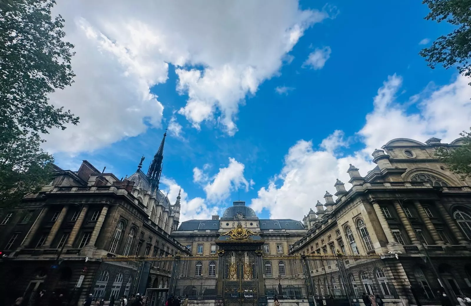 Le Palais de justice de Paris et la Sainte-Chapelle, sur l’île de la Cité